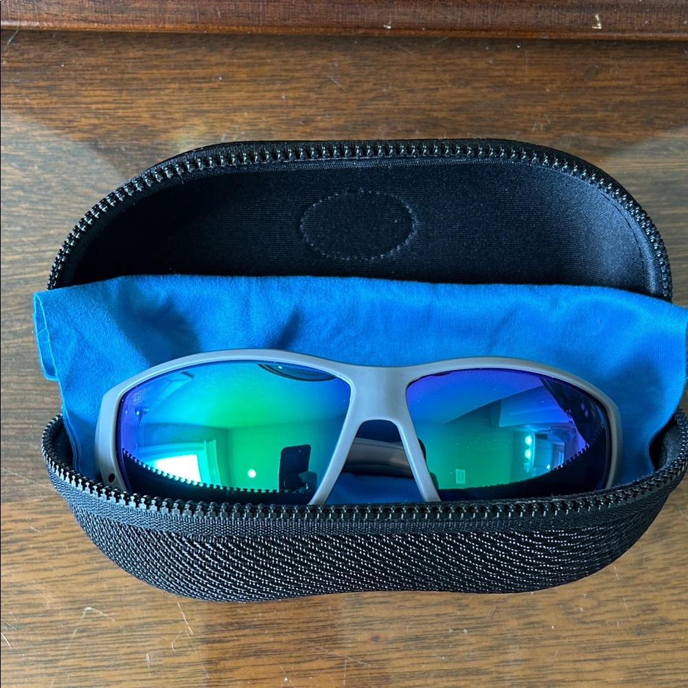 Costa Del Mar - Wrap around Sunglasses with Green/Blue Lenses